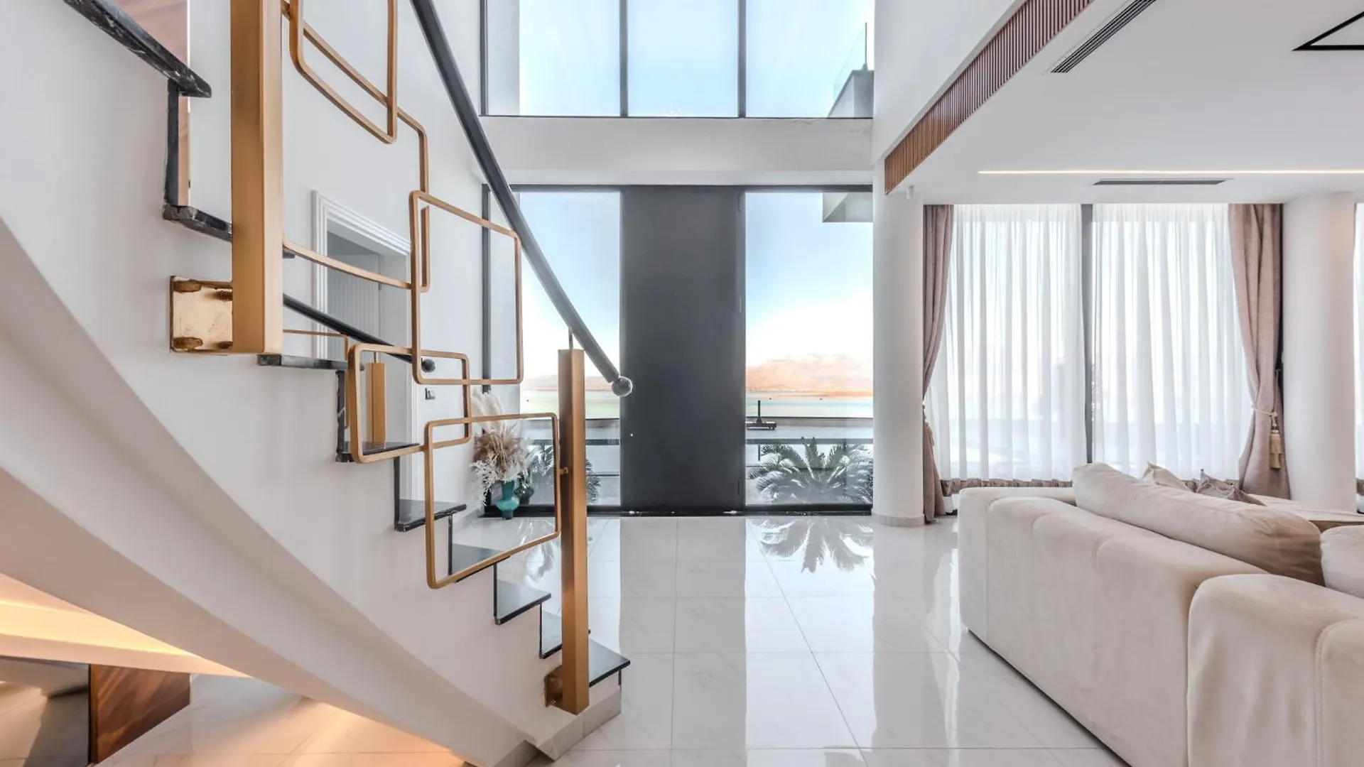 The Panoramic Villa Shiroka 0*,